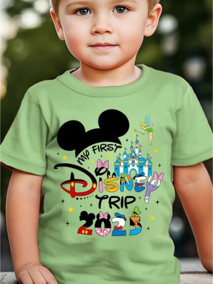 Boys And Girls Summer Fashion Short-Sleeved T-Shirts, Printed with "My First Trip to The Theme Park 2025" And Cartoon Characters' Heads And Castle Patterns, Are Suitable for Casual Wear.