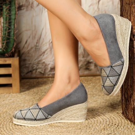 1 Pair Women'S Fashion High Heels - Casual Round Toe Platform Heel Shoes with Embroidered Pattern, Lightweight Fabric Upper, EVA Sole, Man-Made Insole, All-Season Footwear