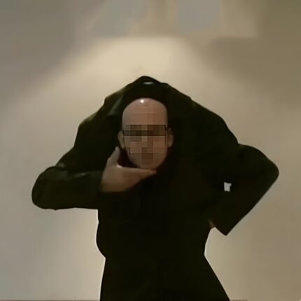 Head-Transmuting Magic Prop Scary Turning Head Trick Costume for Halloween, Themed Parties & Escape Rooms - Durable Metal Construction, Mixed Colors, Party Entertainment, Themed Event Accessory, Dramatic Effect, Metallic Finish